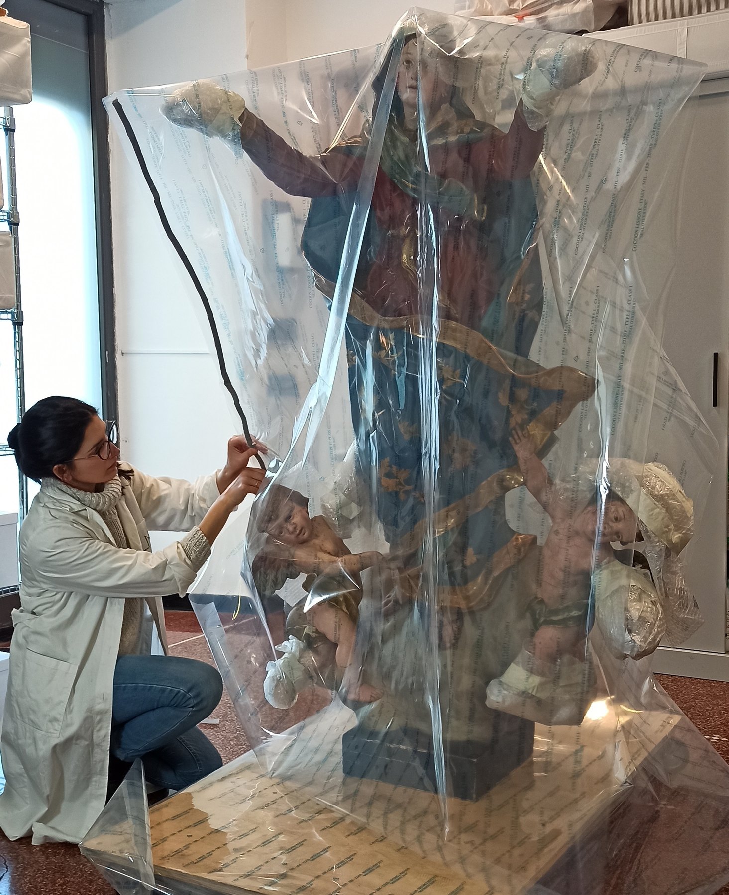Protezione di un dipinto durante le operazioni di restauro